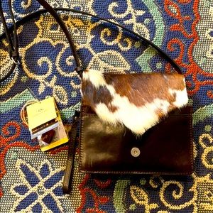 This cowhide purse